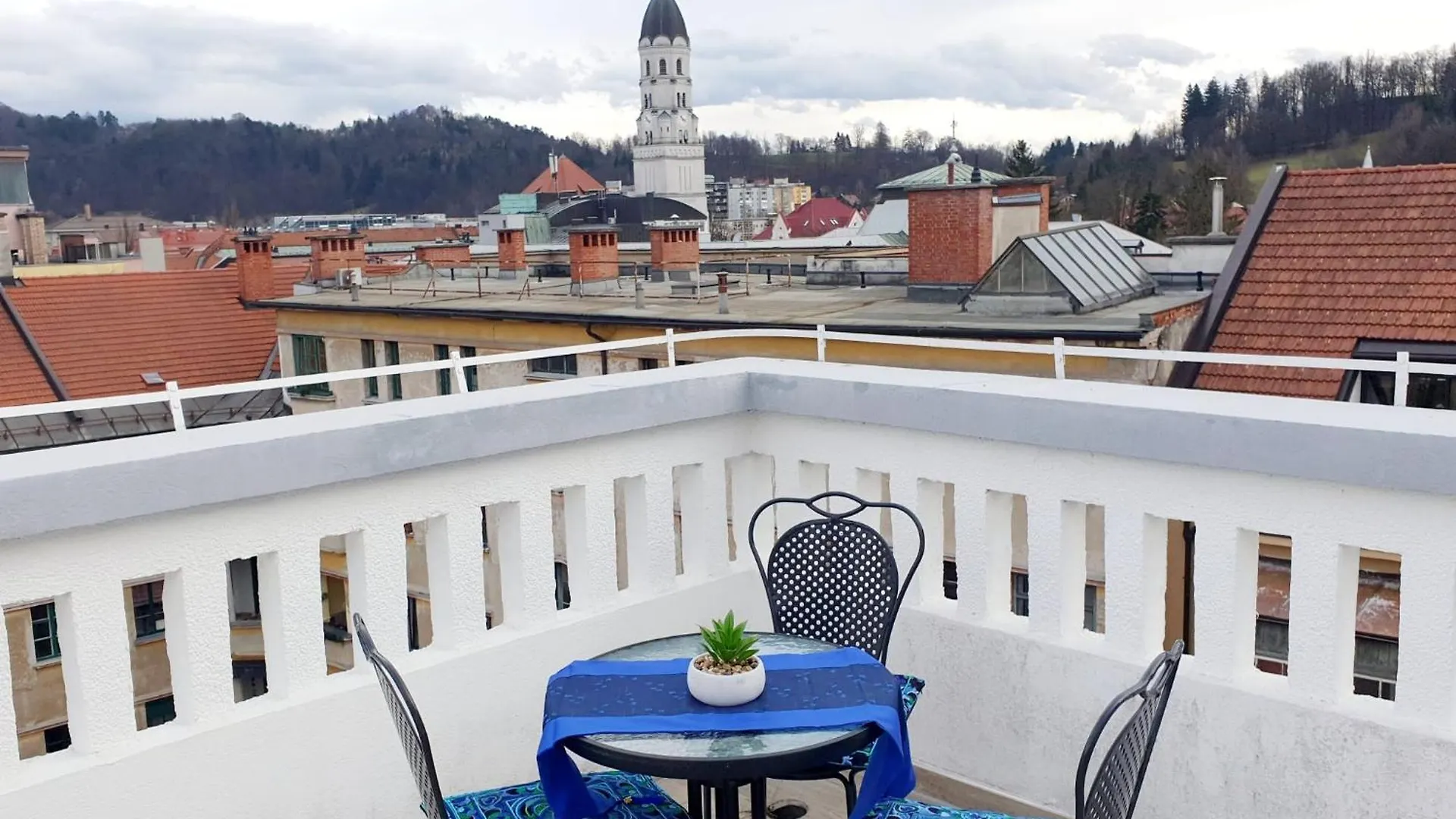 Riverside Loft - Castle View & Free Parking & Terrace Λιουμπλιάνα 0*,  Σλοβενία